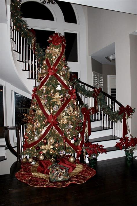 Americans celebrate christmas grand ever than any other function.people decorate their house with decorative things flooding in and around the… i am here to give awesome ideas to decorate your christmas tree.decorating christmas tree with ribbons will make your christmas tree outstanding. How to Decorate a Christmas Tree with Ribbon Using Different Methods - | Ribbon on christmas ...