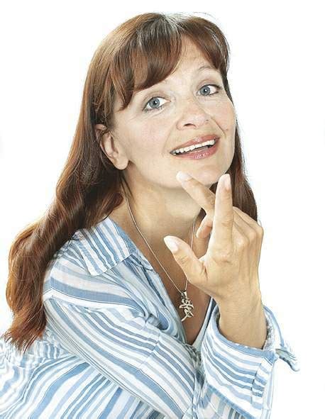 Kdo si o ní přečetl v encyklopedii, dozvěděl se, že už je také dvakrát rozvedená a z prvního manželství s ortopedem ivanem landorem má dospělou dceru. Ljuba Krbová fotka