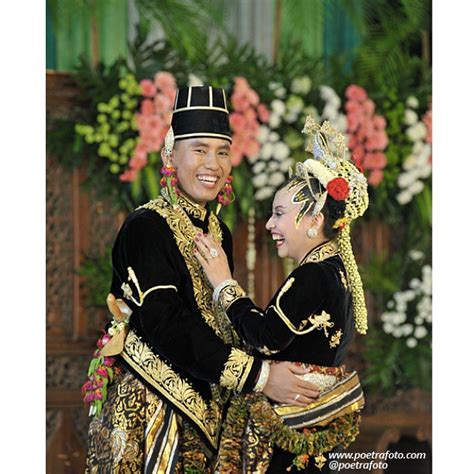 Studio foto pre wedding di jakarta indoor yang paling murah. Foto Pernikahan Adat Jawa dengan Baju Pengantin Adat Paes … | Flickr