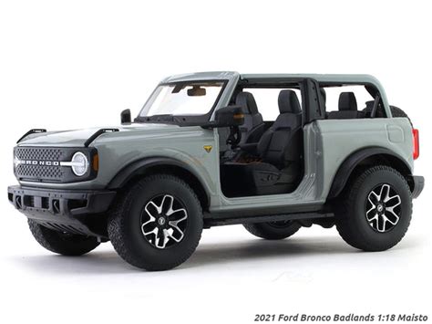 2021 Ford Bronco Badlands Grey 118 Maisto Diecast Scale Model Car