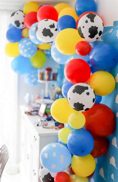 Diy Idea How To Make A Toy Story Balloon Garland