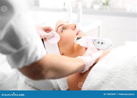 Cavitation Peeling Beauty Treatment Stock Image Image Of Attaches