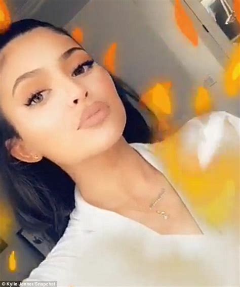 Kylie Jenner Flaunts New Smaller Pout On Snapchat Daily Mail Online