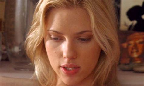 Scarlett johansson bu filmde pamuk şekerle eşdeğer. Scarlett Johansson, ''Match Point'' 2005 - a photo on ...
