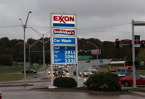 Average Price Of Gas In Arkansas Dips Below 3