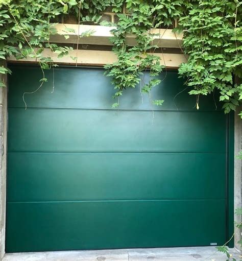 Plus robustes, elles sont dotées de parois acier de plus de 40 son ouverture est facilitée par l'installation de 2 rails parallèles. Portes de garage sectionnelles | BATI-RENO