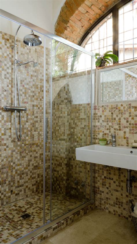 L'utilizzo del mosaico per i pavimenti ed i rivestimenti del bagno è una delle soluzioni più particolari e dal richiamo stilistico maggiore. Rivestimenti in mosaico per box doccia | Mosaici Bagno by ...