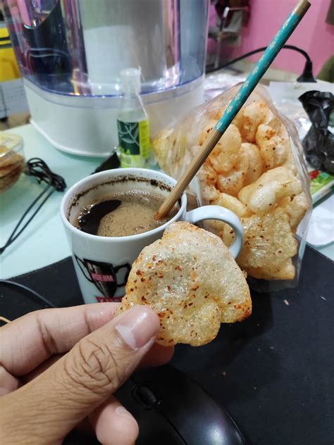 Lengkap dengan potongan buah kering di setiap gigitannya, siapa yang bisa menolak godaan untuk menyantap oatbits. Cemilan Pedas Untuk Diet - Cemilan sehat untuk diet diperlukan bagi anda yang sedang ingin ...