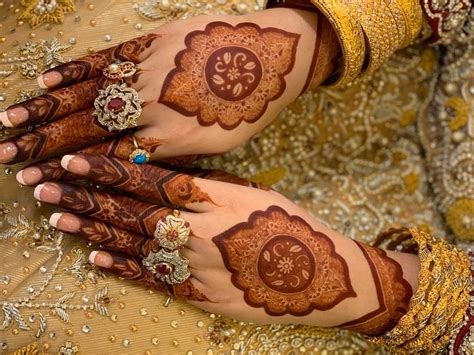 Pakistani Special Bridal Mehndi Designs 2020 For Full Hands 2