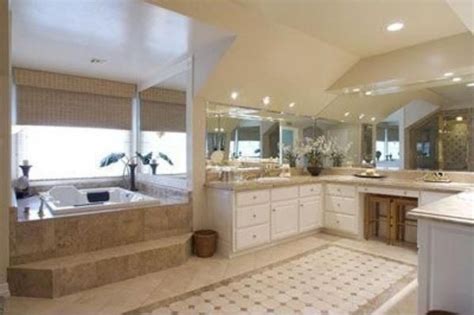 Jennifer Lopez is moving out of Kardashian neighborhood (UPDATE