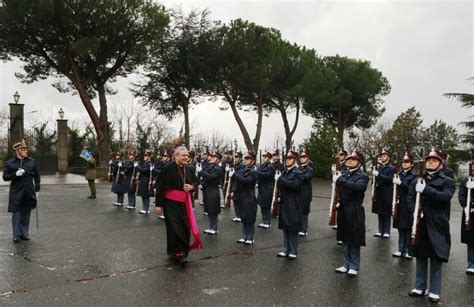 l ordinario militare per l italia in visita alla scuola sottufficiali dell esercito congedati