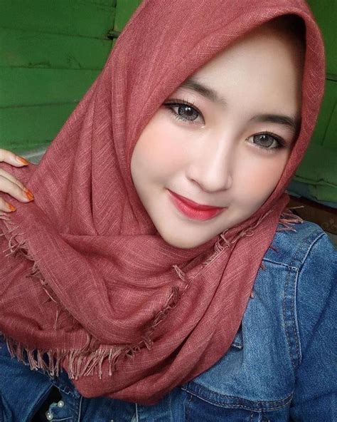 Последние твиты от hijab basah (@hijabbasah). Pin oleh Ian Splash di Hijab di 2019 | Jilbab cantik, Gadis cantik, dan Wanita