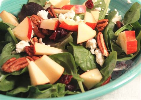 Green Salad With Fruit And Nuts Vegetarian Diet Recipes Diet