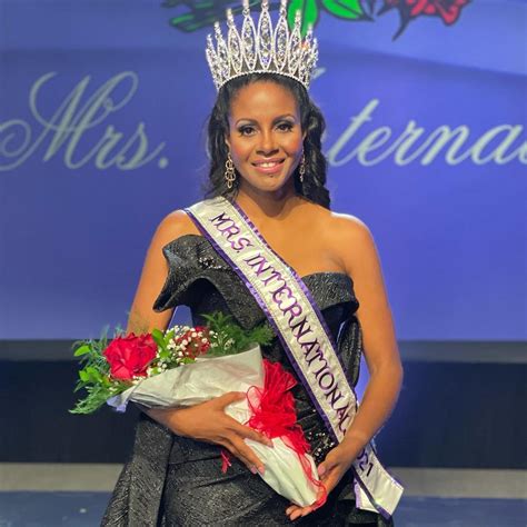 Mrs Maryland 2021 Yolanda Stennett Is Crowned Mrs International 2021