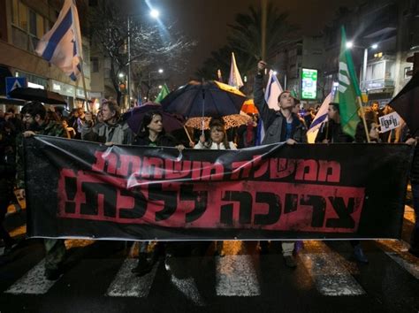 مظاهرة في تل أبيب تطالب باستقالة نتنياهو إسرائيل أخبار الجزيرة نت