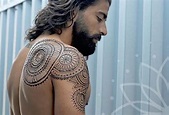 “Menna” Trend Has Men Wearing Beautifully Complex Henna Designs All ...