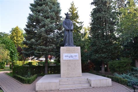 Piatra Neamt Statuia Lui Stefan Cel Mare 9209 Monumente Istorice Din