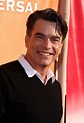 Classify actor Peter Gallagher