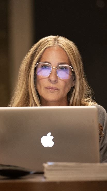 carrie bradshaw s glasses in the reboot are chic and expensive