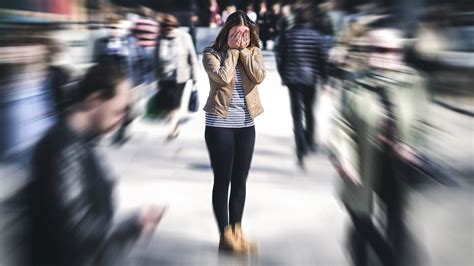 Personas que tienen tendencia a realizar procesos de atribución errónea. Agorafobia ¿Qué es? Síntomas y Tratamiento - MI Psicóloga Plasencia Cáceres