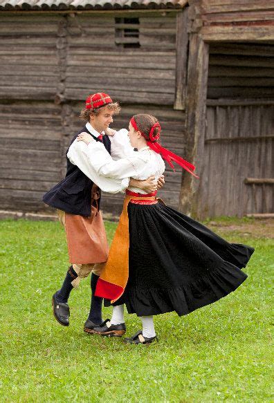 Hej Tjorven Scandinavian Folklore I En Ii Klederdracht Zweden