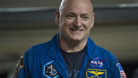 Nasas Scott Kelly Is Back In The Us After A Year In Space
