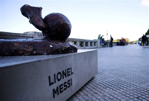 Vandals Again Attack Lionel Messi Statue In Argentina The Washington Post