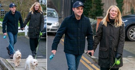 Çiftin yakınları gösterişli bir düğün istemediklerini dile getirseler de hazırlıklar tam tersini söylüyor. Ant McPartlin and Anne-Marie Corbett all smiles after ...