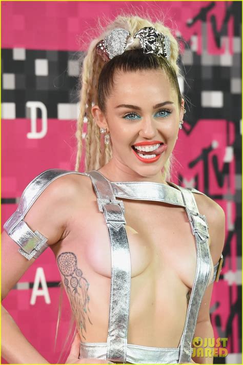Miley Cyrus Wears Almost Nothing On Mtv Vmas Red Carpet Photo