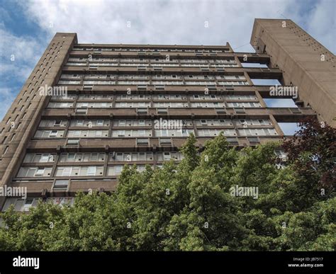 London England Uk June 20 2011 The Balfron Tower Designed By Erno