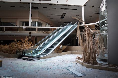 Inside Abandoned Malls That Were Once Beacon Of American Dream Daily