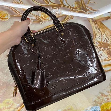 To access the details of the store (location, opening hours, website and current offers) click on the location or the store name. (SOLD) Louis Vuitton Vernis Monogram Alma PM Amarante ...