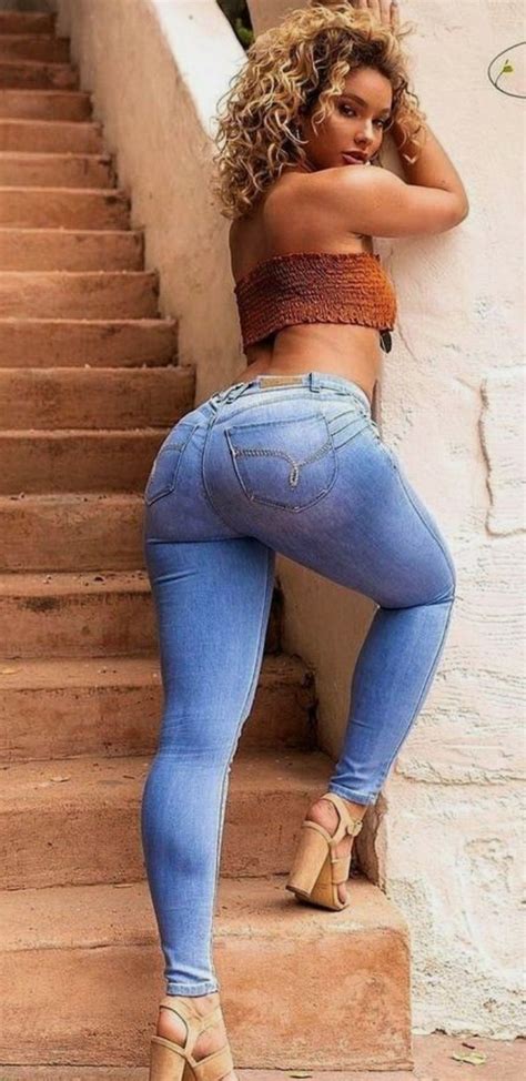 Pin Auf Curvy Jeans And Heels