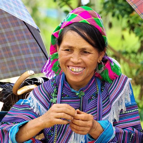 rencontrer-l-ethnie-des-hmongs-fleuris-site-de-yocatour
