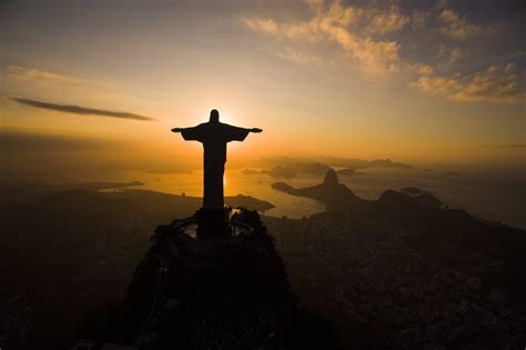 Cristo redentor, standard brazilian portuguese: Rio de Janeiro's Christ statue to light up in Hungarian ...