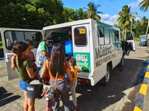 Na Mga Natatadang Pamilyang Evacuees Kan Bulkang Mayon Sa Camalig Albay Pinauruli Na
