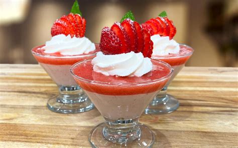 An Amazingly Delicious And Easy Strawberry Mousse Recipe