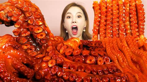 Mukbang ASMR Giant King OctopusLive Small Octopus Suckers 초대왕문어와 산낙지