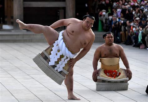 Sumo Avec Kisenosato Lhonneur Japonais Reprend Du Poids De La Bête