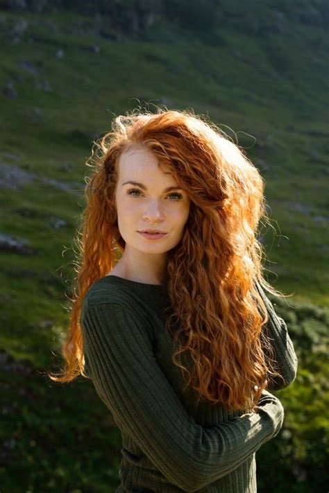 La Belle Irlandaise Et Ses Boucles Cuivrées Beautiful Red Hair Hair Styles Curly Hair Styles