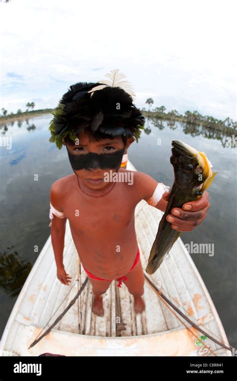 Xingu Indianer In Der Amazone Brasilien Stockfotografie Alamy