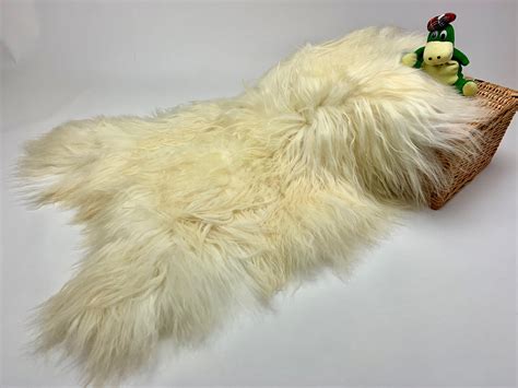 White Ivory Icelandic Sheepskin Rug Fur 100 Natural Wool Long Fur