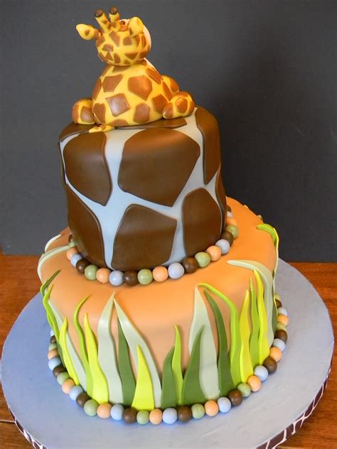 A relatively new trend in 1st birthday parties, the smash cake is baked just for the child, who often creates quite the mess! Giraffe Cakes - Decoration Ideas | Little Birthday Cakes
