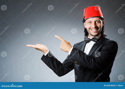 Man I Traditionell Turkisk Hatt Fotografering För Bildbyråer Bild Av Lyckligt Stiligt 43418235