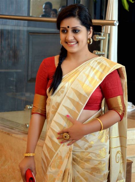 Sarayu Hot Wifely Belly Show In Kerala Saree JOLLYWOLLYWOOD
