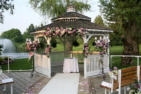 A common noun, a general word for a piece of land completely surrounded by water; Flowerfield - Saint James, NY