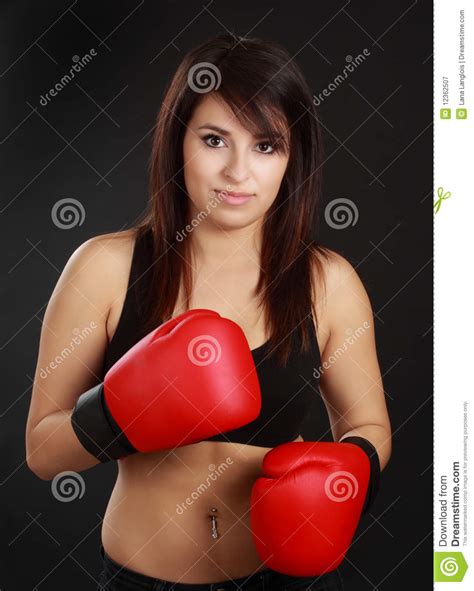 Mujer Que Desgasta El Guante De Boxeo Rojo Imagen De Archivo Imagen De Rojo Aislado