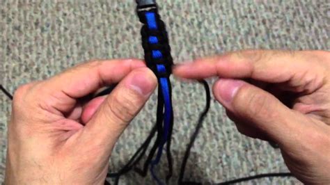 Find the center of the full length of cord by holding the loose ends together and pinching the loop at the other end. Paracord How To: Bracelet with accent color down the middle - YouTube