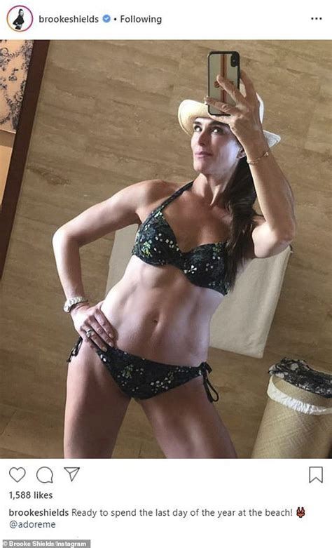 Brooke Shields 54 Reveals Her Perfect Abs In Bikini Daily Mail Online