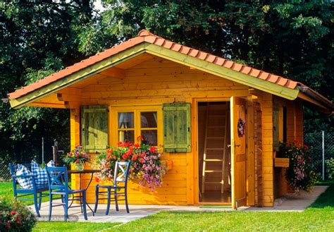 Not only garten blockhaus, you could also find another pics such as gartenhäuser, blockhaus gartenhaus, gartenhaus rund, gerätehaus garten, gartenhaus holz, gartenhaus bausatz. Klassische Gartenblockhäuser nach Mass - HUMMEL Blockhaus